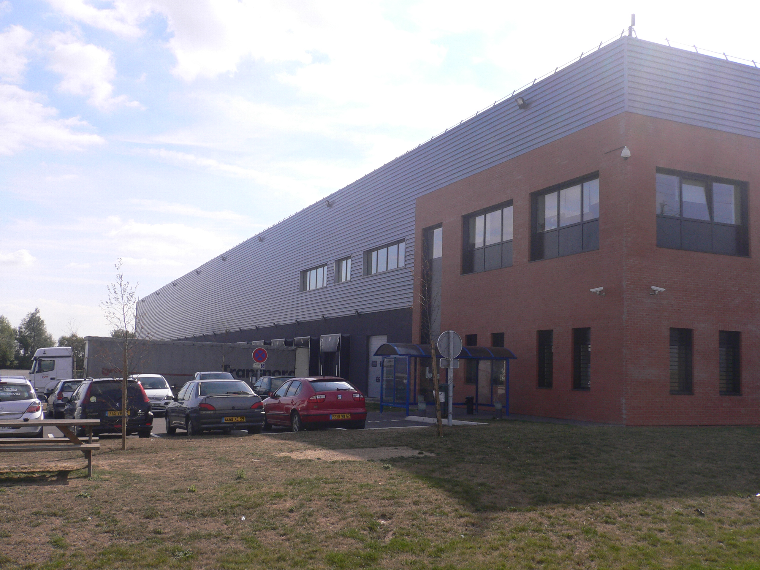Location de 16000m² à Hénin Beaumont